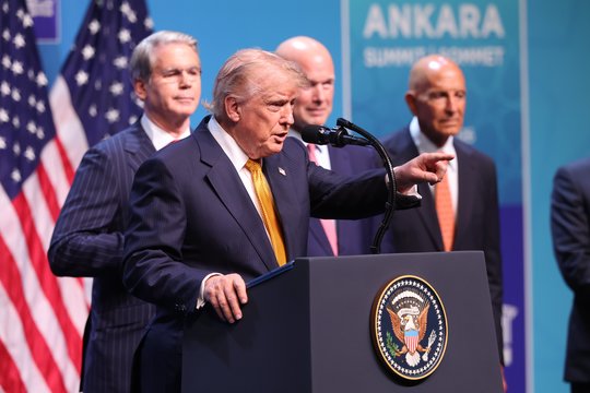 Karas Ukrainoje. Dėl D. Trumpo žodžių – Kremliaus pyktis: užsipuolė JAV