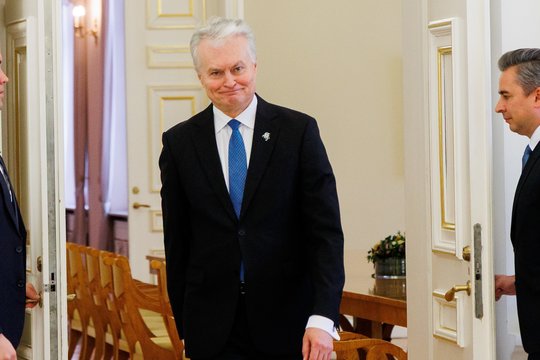 G. Nausėda suteikė aukštesnius karinius laipsnius dviem Lietuvos karininkams