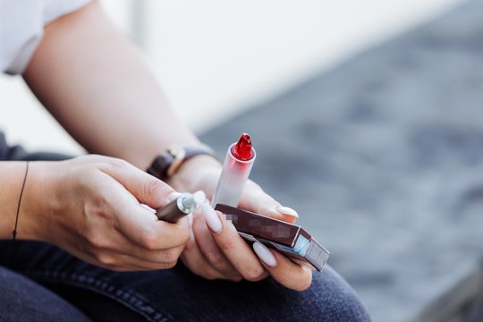 Verslas ir toliau nepaiso reikalavimų: elektroninių cigarečių rinkoje – draudžiami gaminiai
