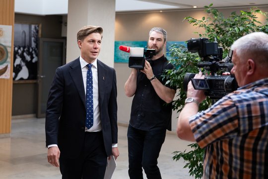 Po kritikos bangos „socdemai“ persigalvojo: kels nebe R. Baranovo, o darbą baigiančio ministro kandidatūrą