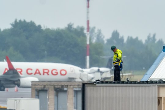 Dėl kontrabandininkų balionų daugybę kartų uždarytam oro uostui – naujas galvos skausmas