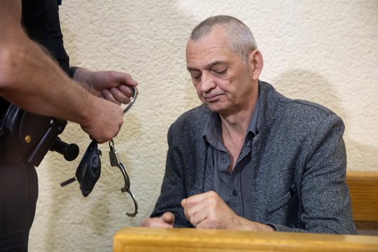 Atskleidė, kokia informacija atvedė iki J. Sadauskienės tėvo: kratų metu atrasta ne tik šaudmenų ir sprogmenų