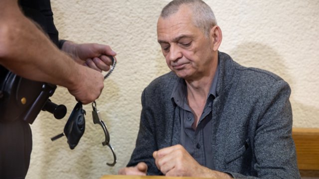 Atskleidė, kokia informacija atvedė iki J. Sadauskienės tėvo: kratų metu atrasta ne tik šaudmenų ir sprogmenų