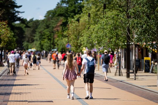 Po gausaus lietaus pamažu sugrįš šiluma: temperatūra kils iki 26