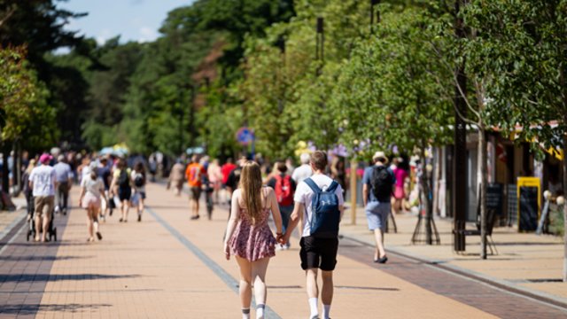 Po gausaus lietaus pamažu sugrįš šiluma: temperatūra kils iki 26