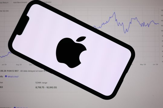 „Apple“ padavė bendrovę „OpenAI“ į teismą: kaltina ją pavogus komercines paslaptis