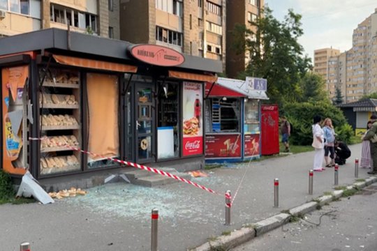 Šeštadienį Kyjive – kruvinų atakų banga: praneša apie sužeistuosius ir sprogimus