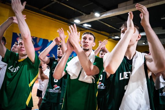 Lietuvos 20-mečiai Europos čempionatą pradėjo sutriuškindami latvius