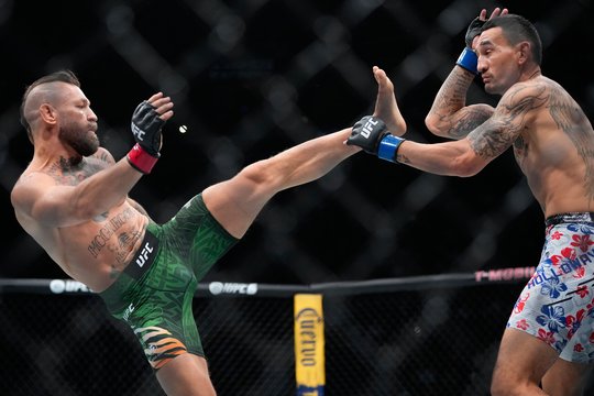 C. McGregoro sugrįžimas į UFC ringą – airis narve išbuvo vos daugiau nei minutę