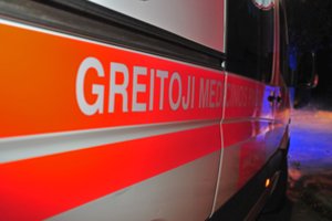 Kruvinas šeimyninis konfliktas Kaune: medikų prireikė ir nukentėjusiam, ir nusikaltimu įtariamai jaunai moteriai