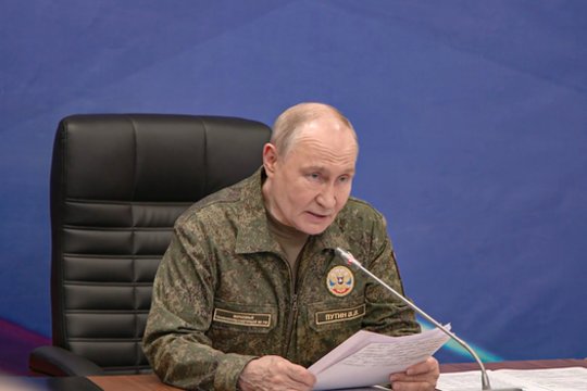 Karas Ukrainoje. Tarp rusų auga įtampa: baiminamasi vieno galimo V. Putino sprendimo