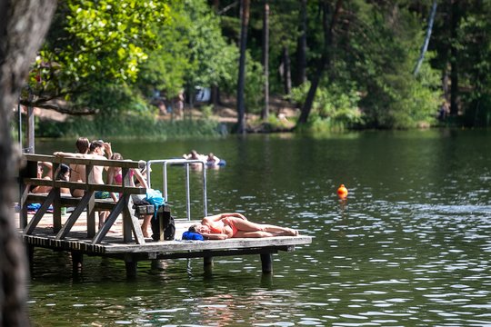 Į šalį atplūsta gerokai šiltesni orai: sinoptikė atskleidė, kiek laiko džiaugsimės šiluma