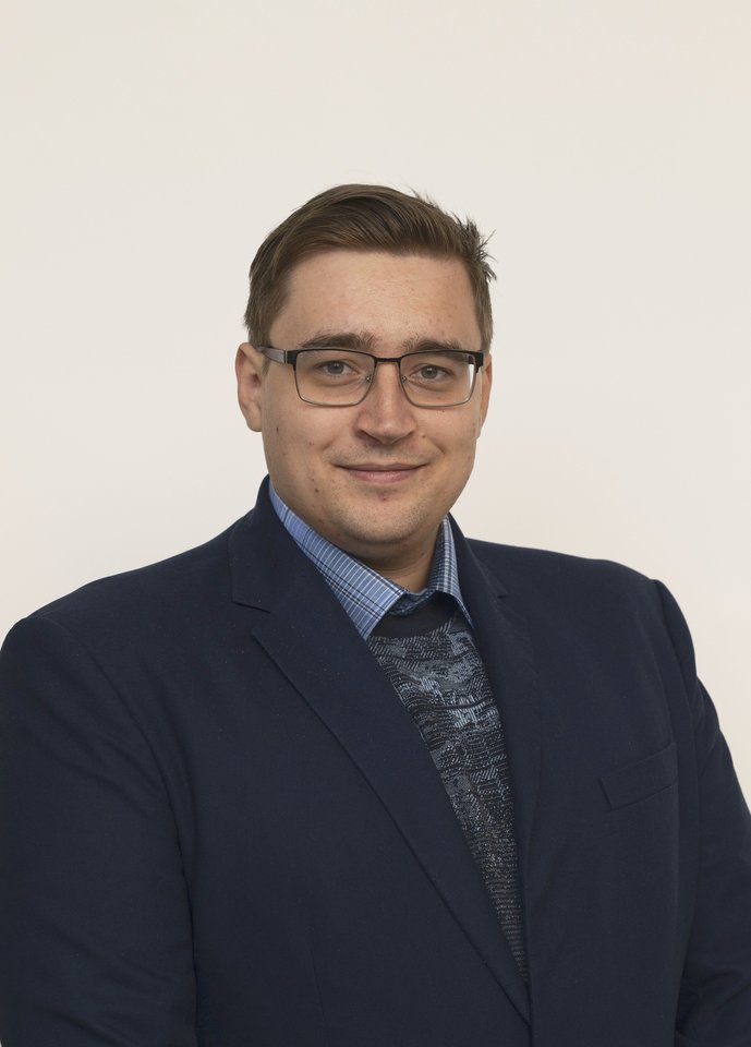 „Žmonės dažnai mano, kad jei kai kurie gyvūnai gali graužti kaulus, juos saugu valgyti ir žmogui. Tačiau pagrindinis pavojus slypi ne cheminėje kaulų sudėtyje, o jų fizinėse savybėse“, – aiškina Kauno technologijos universiteto Cheminės technologijos fakulteto (KTU CTF) doktorantas Mindaugas Matijūnas.