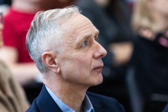 „Metais pavėluota vyriausybė“: komunikacijos ekspertas atsakė, ką reiškia persigrupavimas partijoje