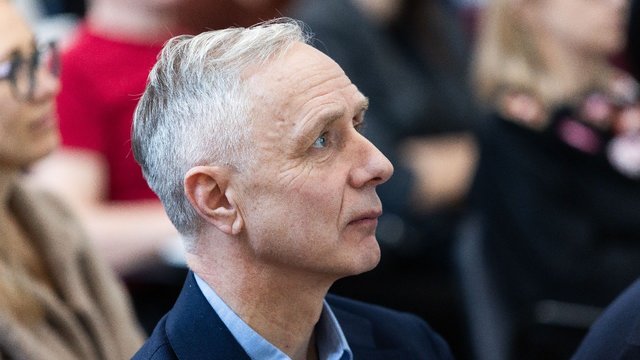 „Metais pavėluota vyriausybė“: komunikacijos ekspertas atsakė, ką reiškia persigrupavimas partijoje