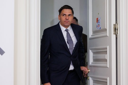 Ignotas Adomavičius sugrįžta? Eksministras taikosi į atsilaisvinusią Seimo nario kėdę