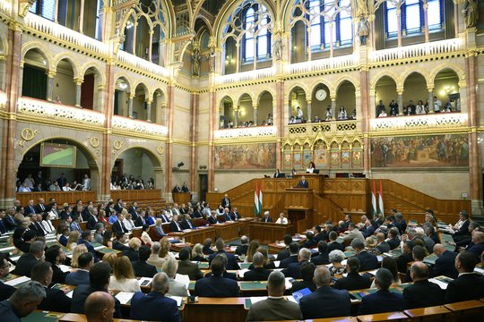Vengrijos parlamentas keis Konstituciją, kad nuverstų V. Orbano paskirtą prezidentą