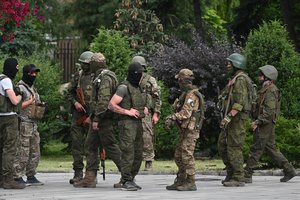 Afrikoje įsikūrę Rusijos samdiniai įsisiautėjo: karo verslo neužteko