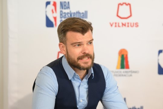 Iš viešumos dingęs Mindaugas Rainys pasirodė su nauja mylimąja