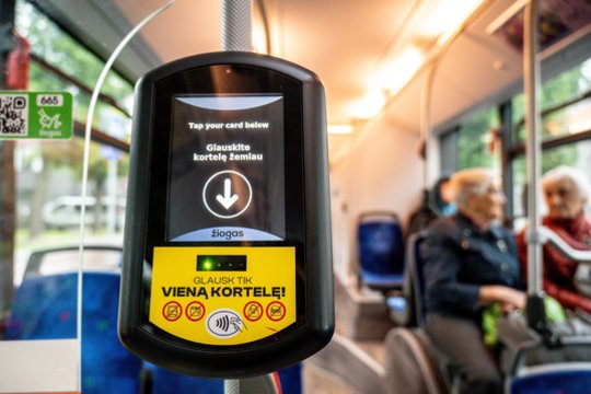 Patogesnės kelionės Kauno viešuoju transportu: lengvatiniai el. vienkartiniai bilietai – bekontakčiu būdu