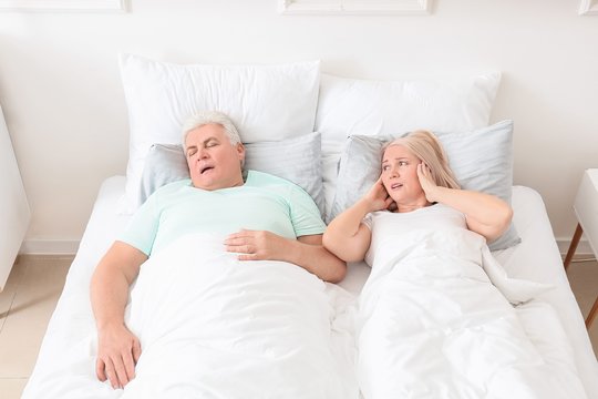 Knarkimą bando įveikti pleistrais ir šalčiu: gydytojas paaiškino, kas iš tiesų veikia