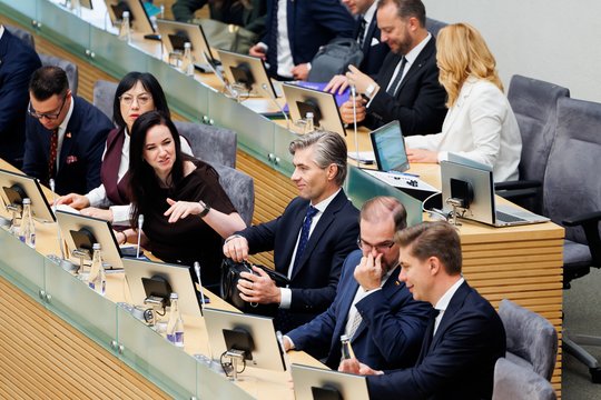 Vyriausybės programa patvirtinta: darbą oficialiai pradeda M. Sinkevičius ir jo ministrai