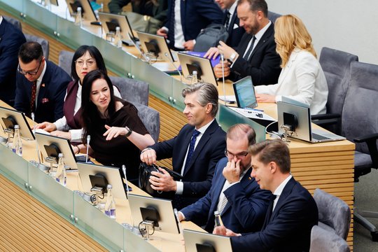 Kyla abejonės dėl naujosios Vyriausybės teisėtumo: „socdemai“ bando permesti kaltę konservatoriams