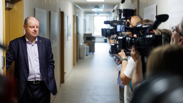 „Kas belieka?“: Seime ėmus pypsėti apykojei S. Skvernelis ėmė žadėti viską papasakoti