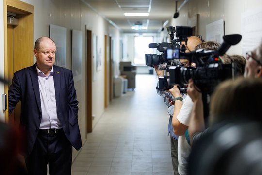 „Kas belieka?“: Seime ėmus pypsėti apykojei S. Skvernelis ėmė žadėti viską papasakoti