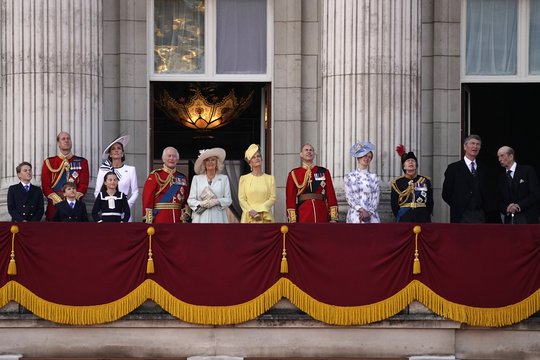 Britų karališkojoje šeimoje – būsimų vestuvių varpai: susižadėjo Elžbietos II sūnėnas