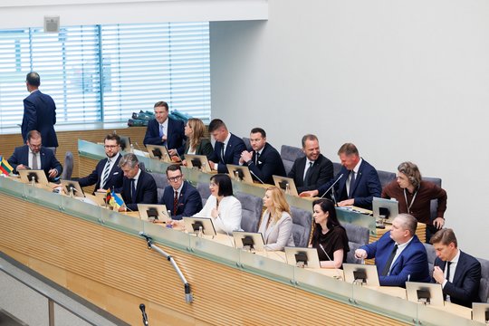 Lietuva turi naują Vyriausybę: prisiekė M. Sinkevičius ir jo ministrai