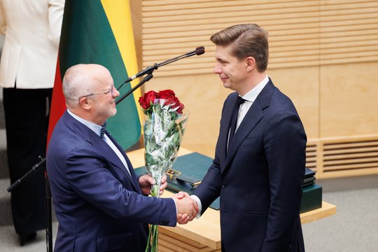 Lietuva turi naują Vyriausybę: prisiekė M. Sinkevičius ir jo ministrai