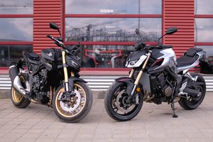 Kinas prieš japoną: kokį rinktis įperkamą keturių cilindrų naujausio modelio motociklą?