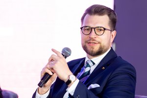 A. Ketlerius dirbs L. Savicko patarėju komunikacijai