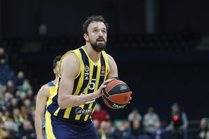 „Fenerbahce“ ir Šaras susigrąžino aukštaūgį į komandą