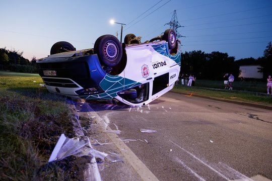 Vilniuje apvirto policijos automobilis – vaizdai iš įvykio vietos