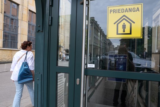 Apklausa: trečdalis lietuvių nežinotų, kur rasti priedangą kilus pavojui