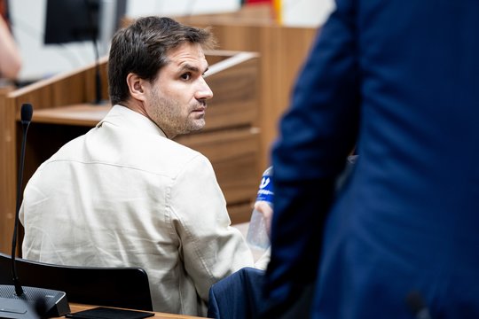 Teisme – kaltinamųjų gynėjų prašymas atidėti „Foxpay“ bylos nagrinėjimą