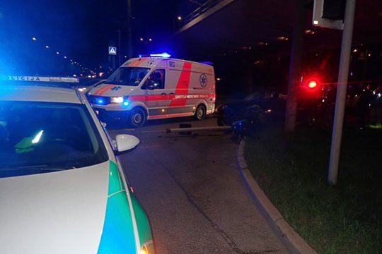 Nepilnamečio mopedas Kaune susidūrė su paspirtukininku
