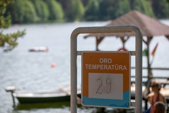 Oras išliks šiltas ir tvankus: vietomis gali silpnai palynoti