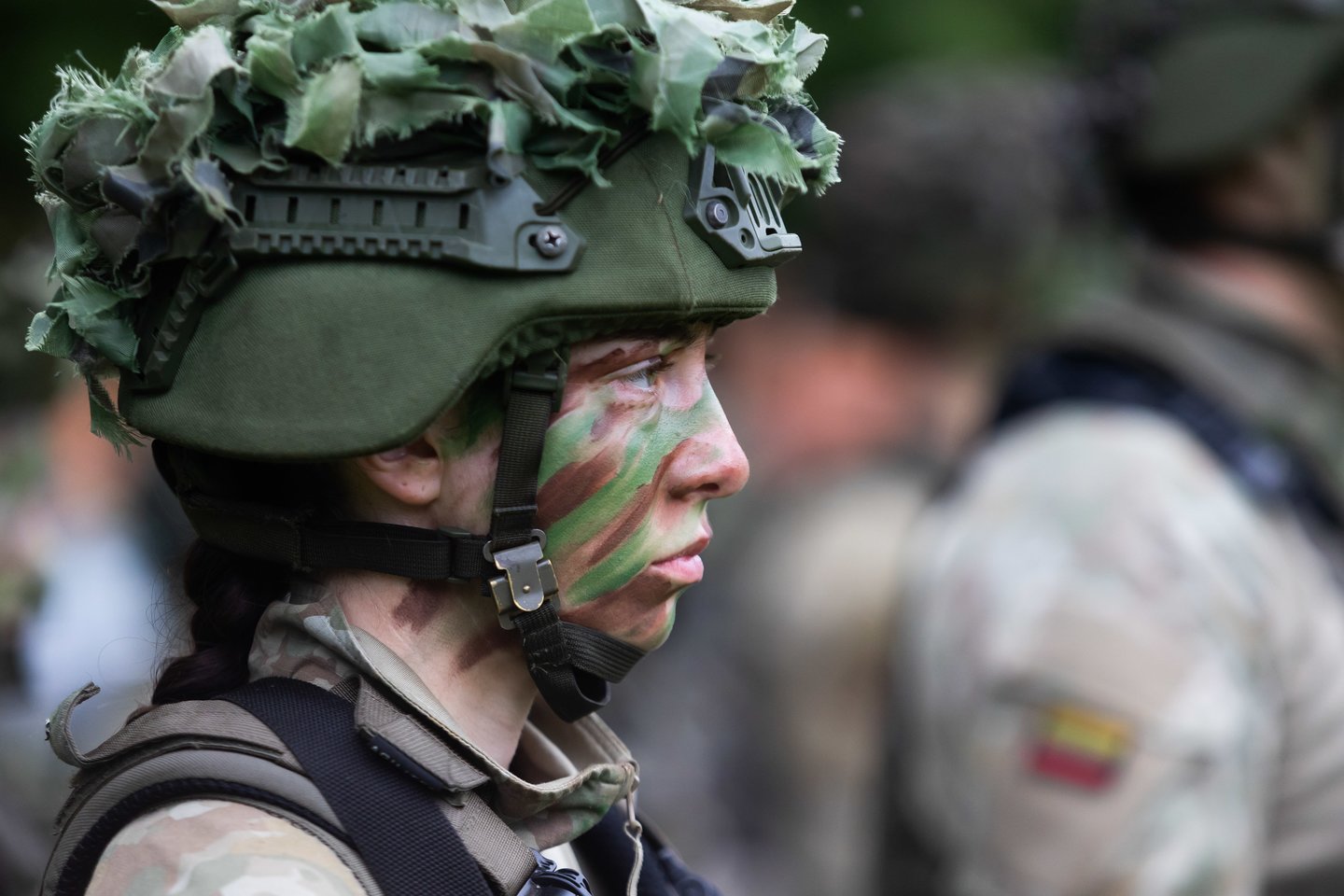 Po dviejų savaičių trukmės intensyvių lauko taktinių pratybų į Generolo Jono Žemaičio Lietuvos karo akademiją trečiadienį pėsčiomis sugrįžo IV kurso kariūnai ir Būrio vado kurso klausytojai.<br>D. Labučio/ELTA nuotr.