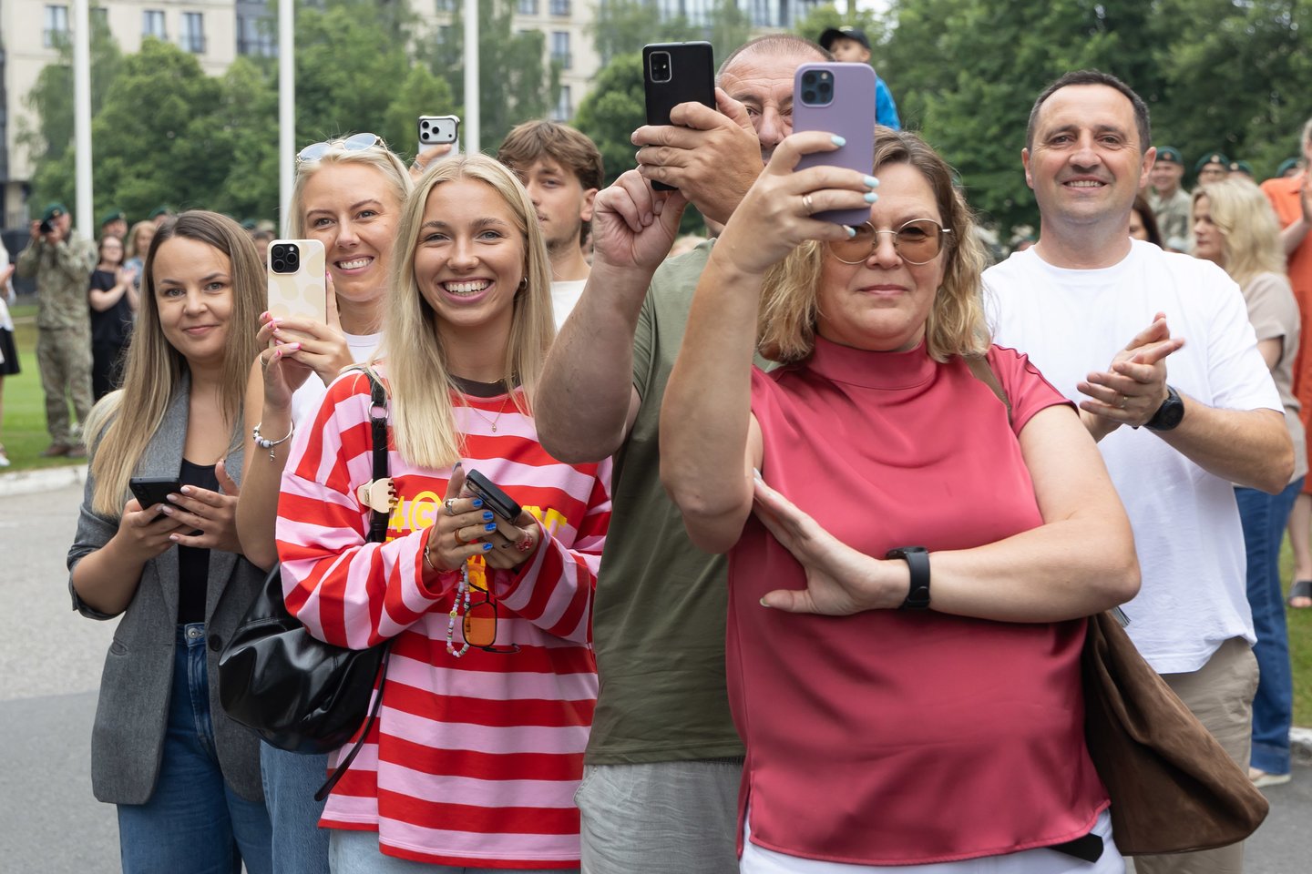 Po dviejų savaičių trukmės intensyvių lauko taktinių pratybų į Generolo Jono Žemaičio Lietuvos karo akademiją trečiadienį pėsčiomis sugrįžo IV kurso kariūnai ir Būrio vado kurso klausytojai.<br>D. Labučio/ELTA nuotr.