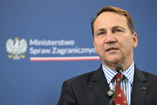 R. Sikorskis pareiškė žinantis, ką planuoja V. Putinas