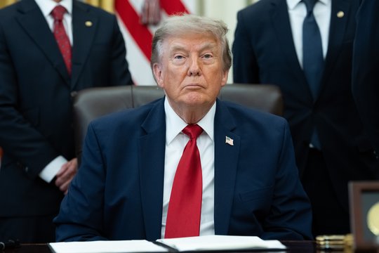 Kaistant situacijai Irane – D. Trumpas rėžė be užuolankų: smūgiai tęsis tol, kol pasakysiu gana
