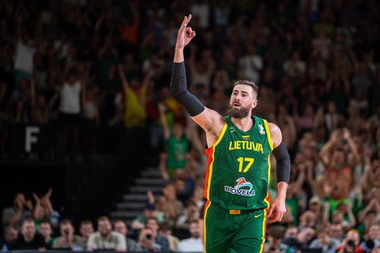 „Žalgiris“ triumfuoja – Jonas Valančiūnas tapo komandos nariu