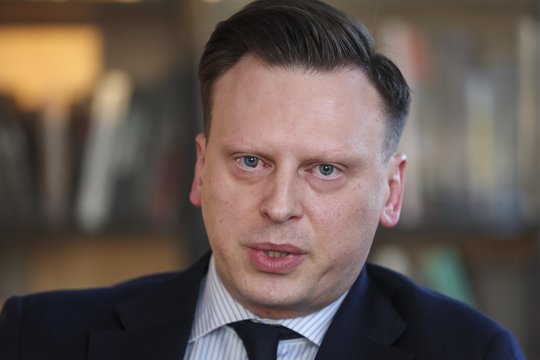 Šiukšlių krizei kaistant – aštrūs V. Benkunsko kaltinimai: „Ar normalu skambinti mano žmonai? Visiškas dugnas“
