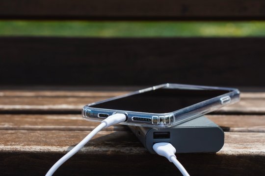 Diskusijos, ar greitasis įkrovimas trumpina telefono baterijos gyvenimą, baigtos – štai ką sako mokslininkai