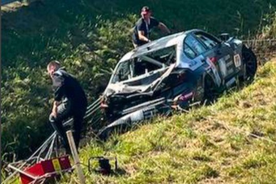„Aurum 1006 km“ lenktynių treniruotėje – BMW „skrydis“ per atitvarus ir kraupoka avarija