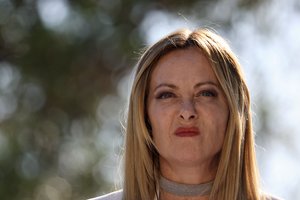 Anksčiau džiūgavo, dabar kratosi: D. Trumpas ėmė skandinti bendražygius Europoje