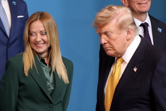 Anksčiau džiūgavo, dabar kratosi: D. Trumpas ėmė skandinti bendražygius Europoje